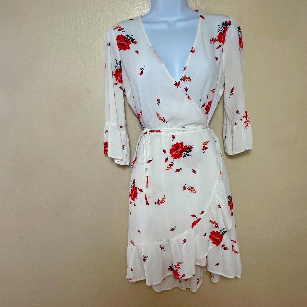 Fairy cottage-core wrap  around White Floral dress Ruffled  Sleeves romantic S